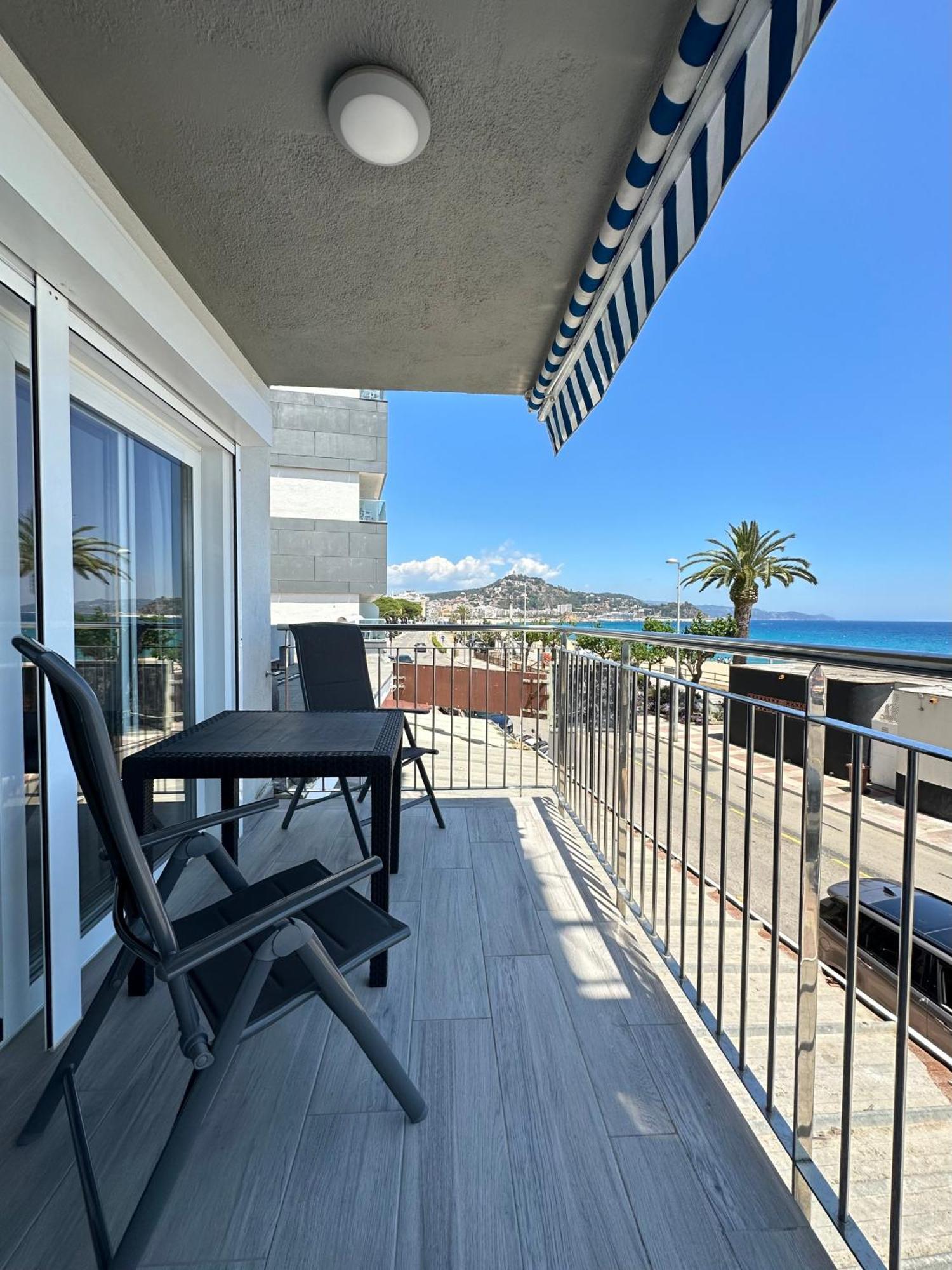 Estudio Con Impresionantes Vistas Al Mar Бланес Экстерьер фото