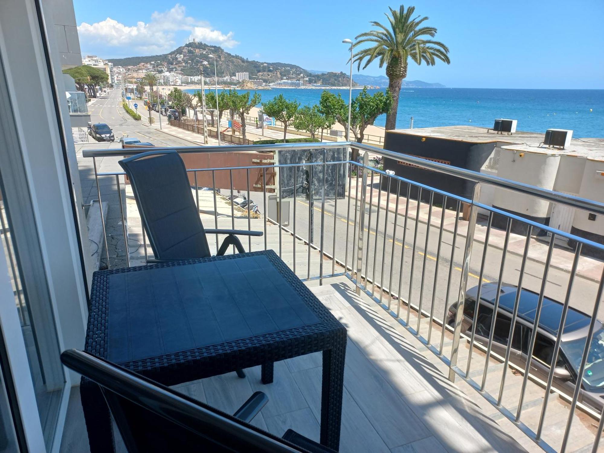 Estudio Con Impresionantes Vistas Al Mar Бланес Экстерьер фото